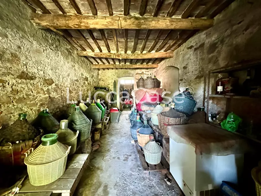 Immagine 10 di Rustico / casale in vendita  a Lucca