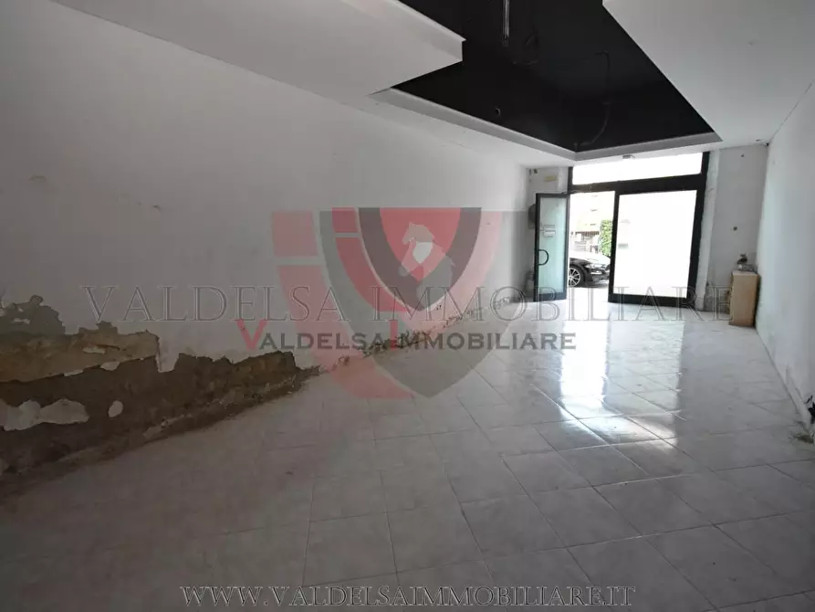 Immagine 3 di Negozio in vendita  a Poggibonsi