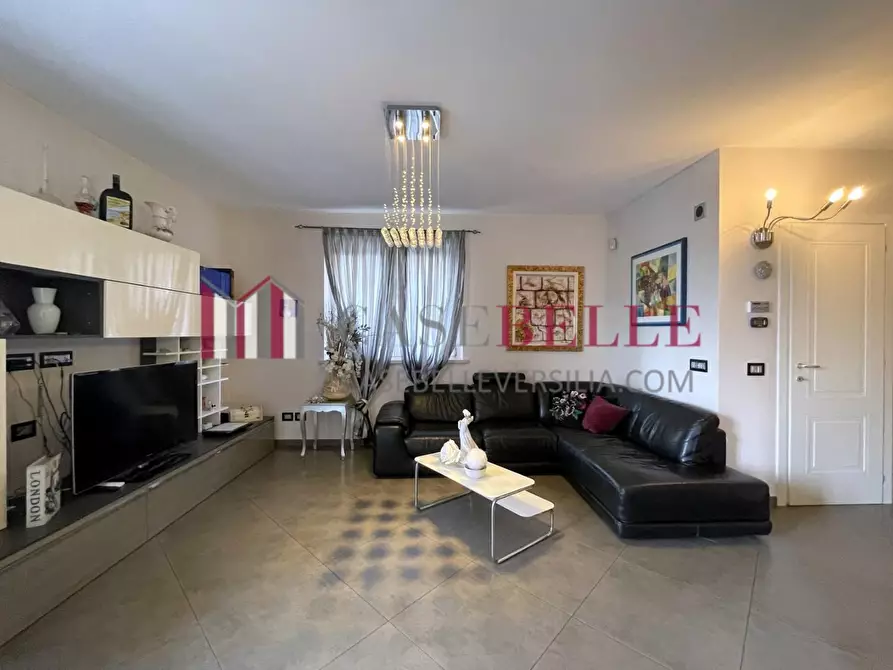 Immagine 1 di Villetta a schiera in vendita  a Massa