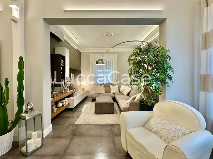 Immagine 6 di Appartamento in vendita  a Lucca