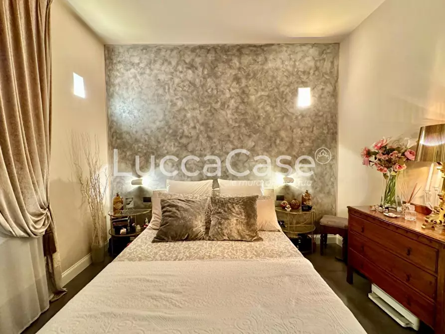 Immagine 23 di Appartamento in vendita  a Lucca