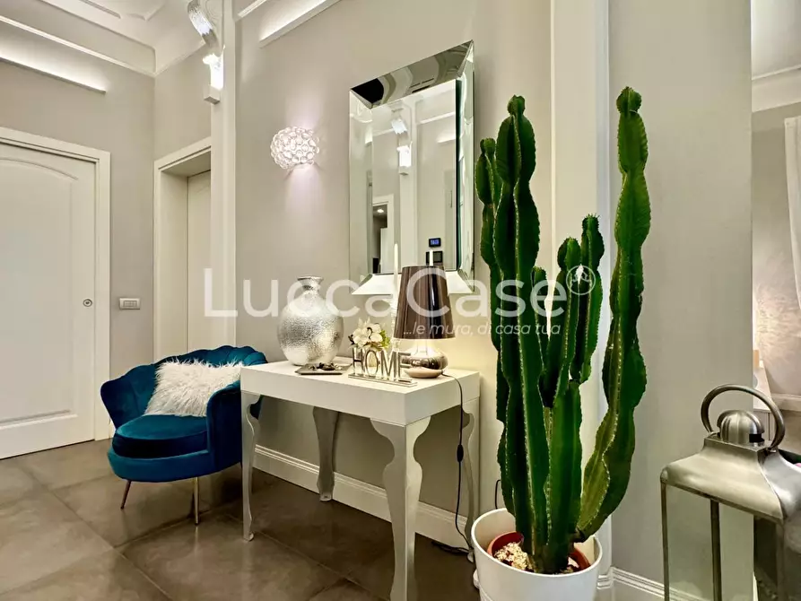 Immagine 2 di Appartamento in vendita  a Lucca