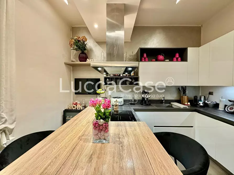 Immagine 16 di Appartamento in vendita  a Lucca