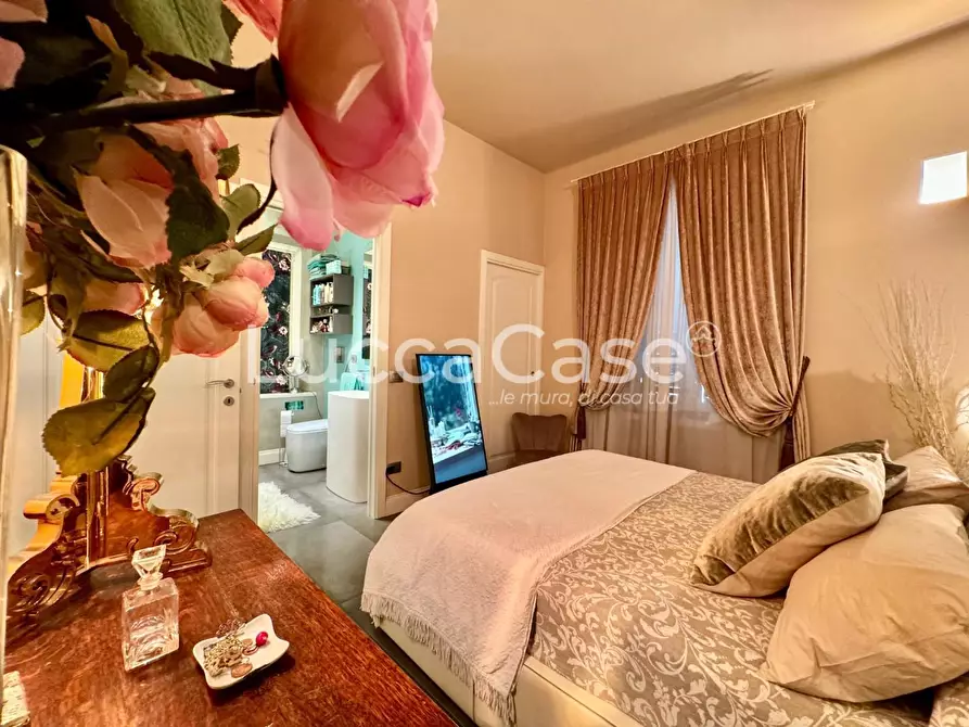 Immagine 27 di Appartamento in vendita  a Lucca