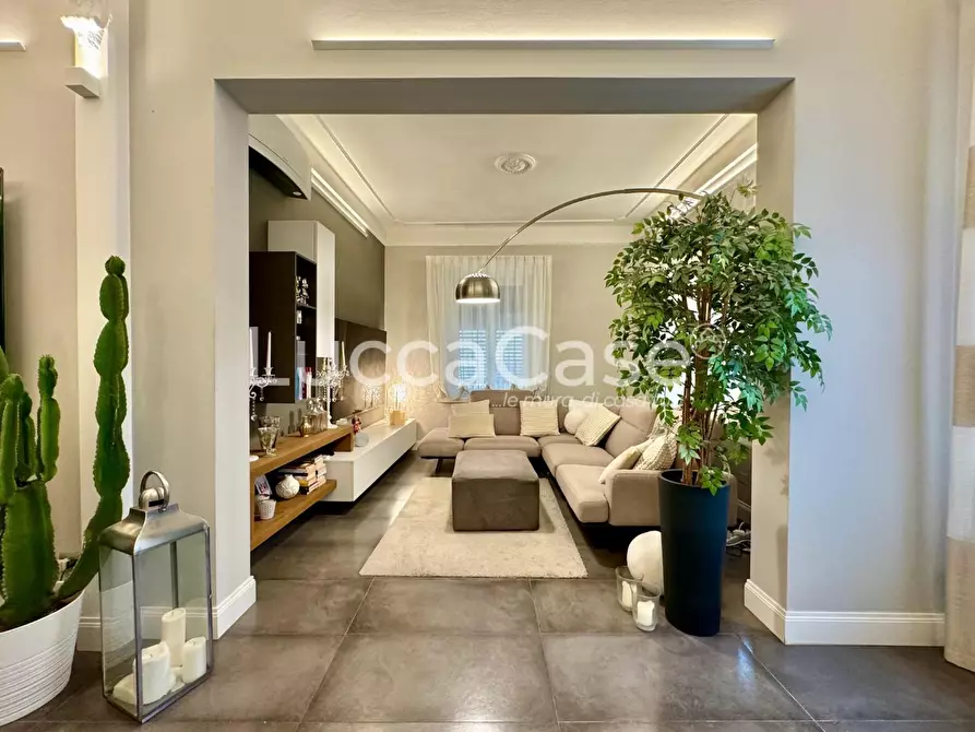 Immagine 8 di Appartamento in vendita  a Lucca