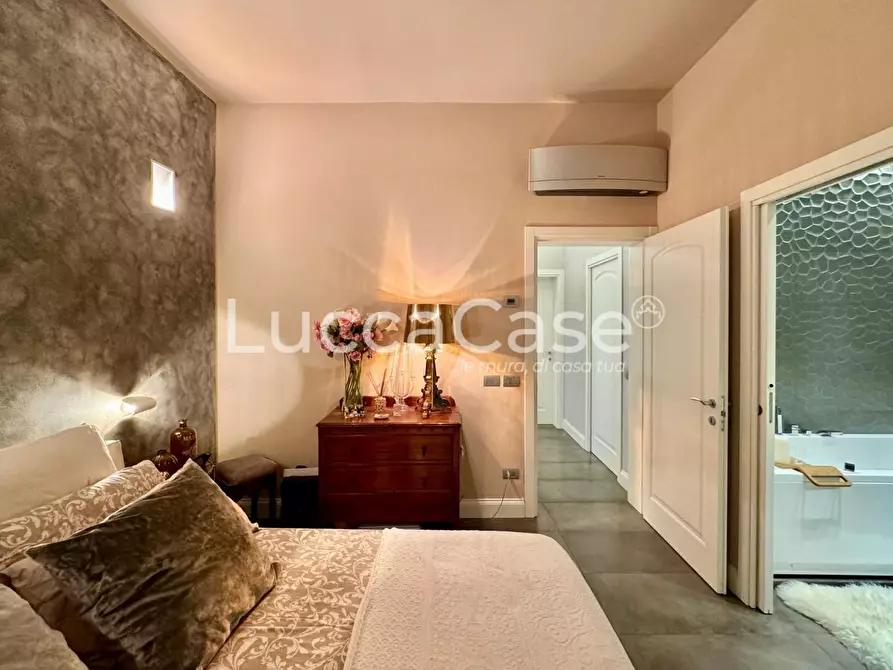 Immagine 25 di Appartamento in vendita  a Lucca