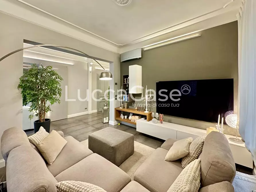 Immagine 12 di Appartamento in vendita  a Lucca