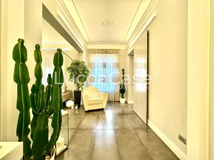 Immagine 3 di Appartamento in vendita  a Lucca