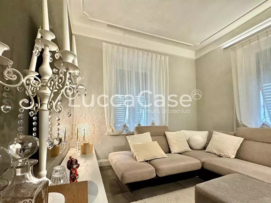 Immagine 9 di Appartamento in vendita  a Lucca