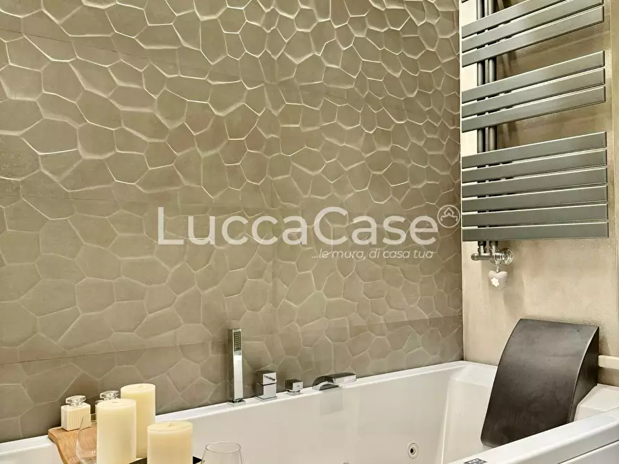 Immagine 28 di Appartamento in vendita  a Lucca