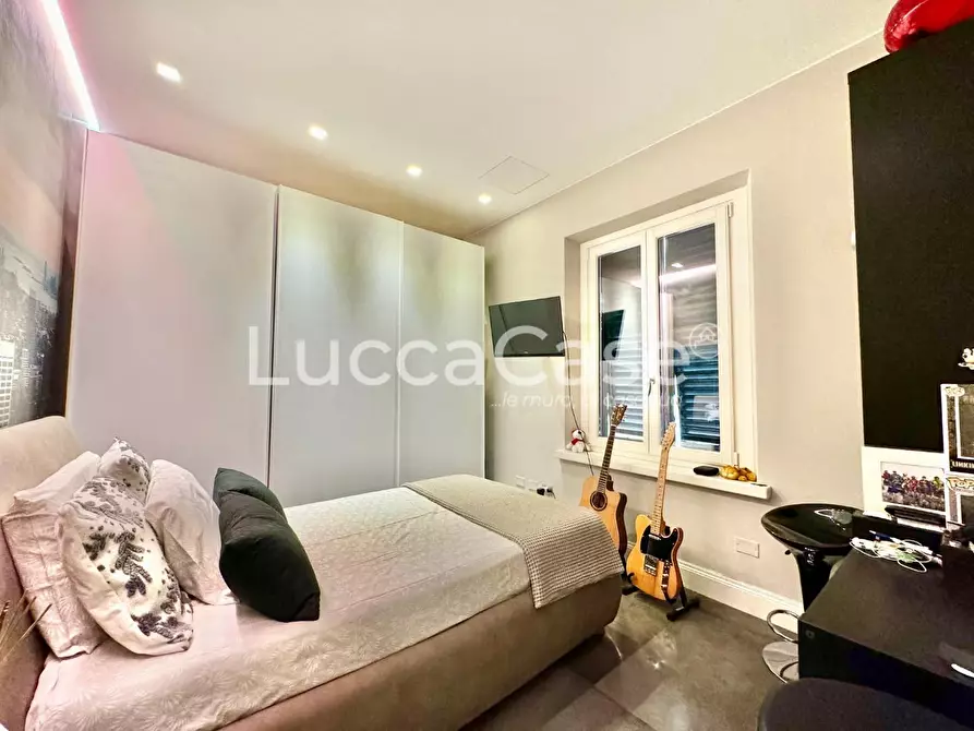 Immagine 29 di Appartamento in vendita  a Lucca