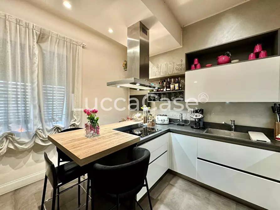 Immagine 18 di Appartamento in vendita  a Lucca