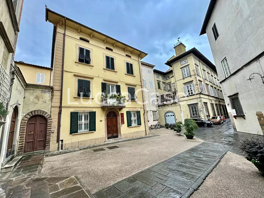 Immagine 32 di Appartamento in vendita  a Lucca