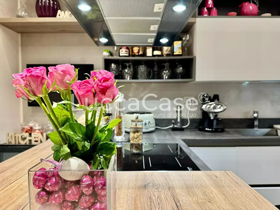 Immagine 14 di Appartamento in vendita  a Lucca