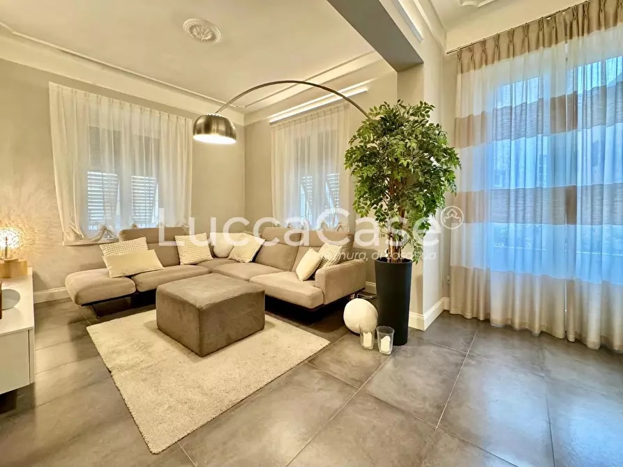 Immagine 7 di Appartamento in vendita  a Lucca