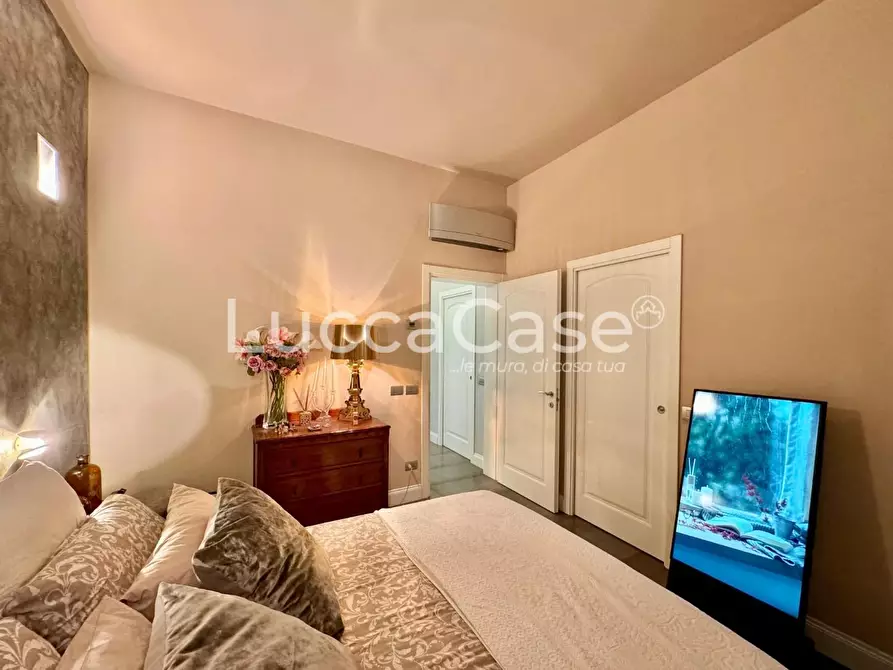 Immagine 24 di Appartamento in vendita  a Lucca