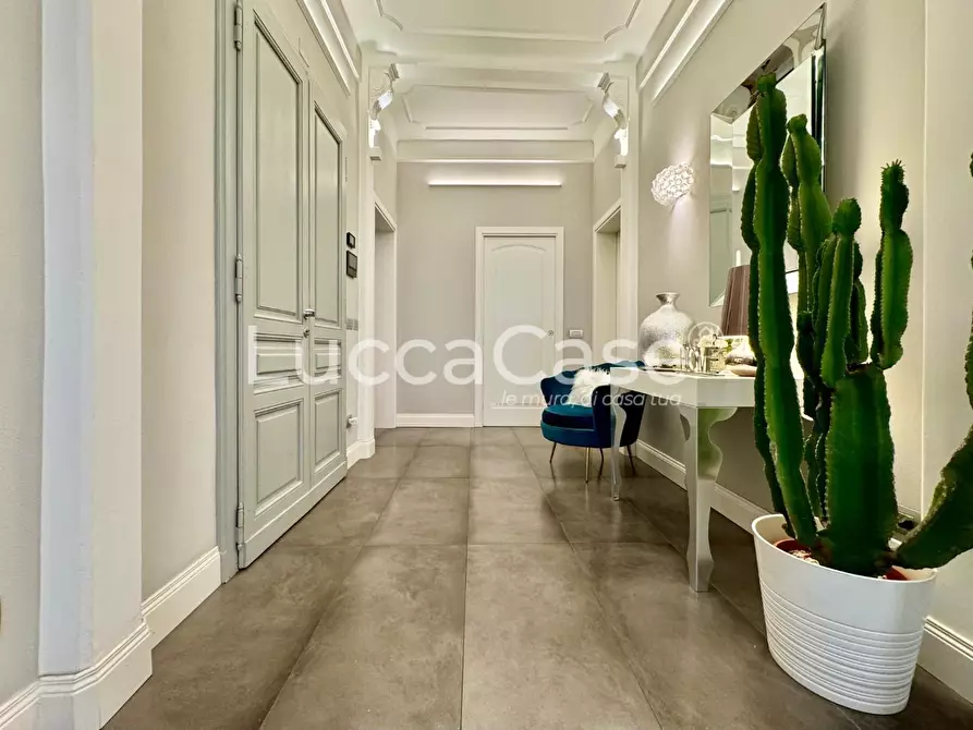 Immagine 20 di Appartamento in vendita  a Lucca