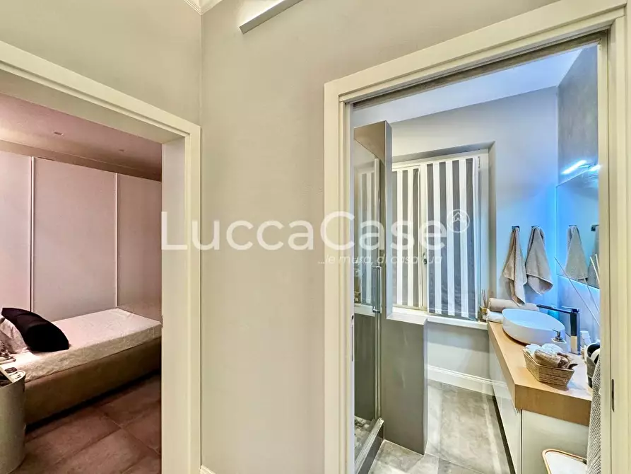 Immagine 31 di Appartamento in vendita  a Lucca
