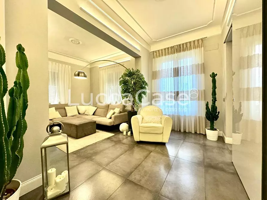 Immagine 4 di Appartamento in vendita  a Lucca