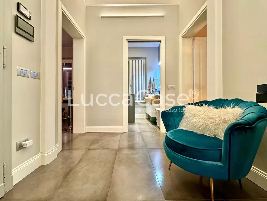 Immagine 21 di Appartamento in vendita  a Lucca