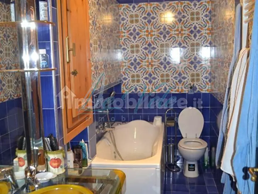 Immagine 11 di Casa bifamiliare in vendita  a Massa