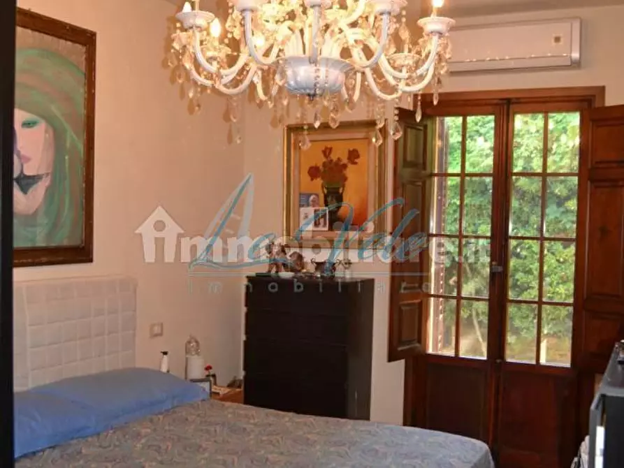 Immagine 9 di Casa bifamiliare in vendita  a Massa