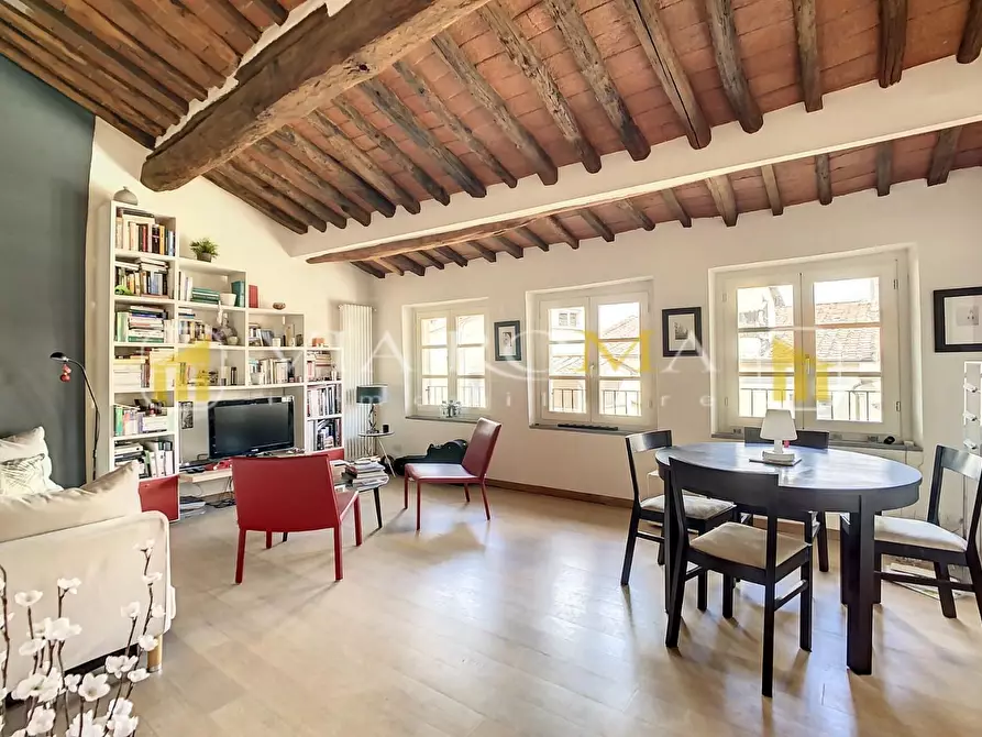 Immagine 1 di Appartamento in vendita  a Lucca