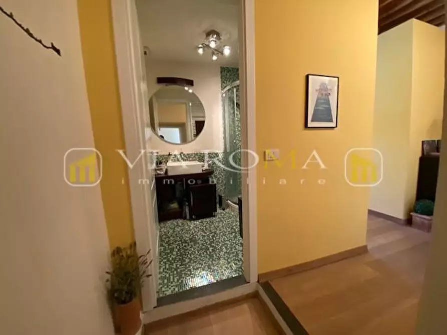 Immagine 9 di Appartamento in vendita  a Lucca