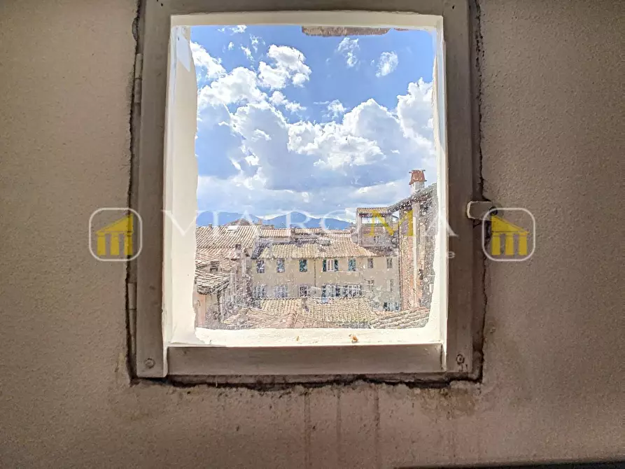 Immagine 48 di Appartamento in vendita  a Lucca