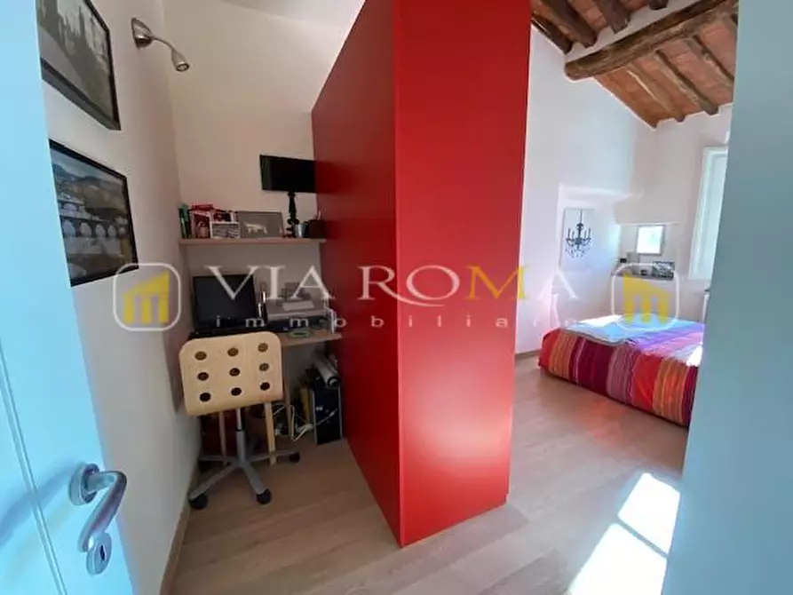 Immagine 12 di Appartamento in vendita  a Lucca