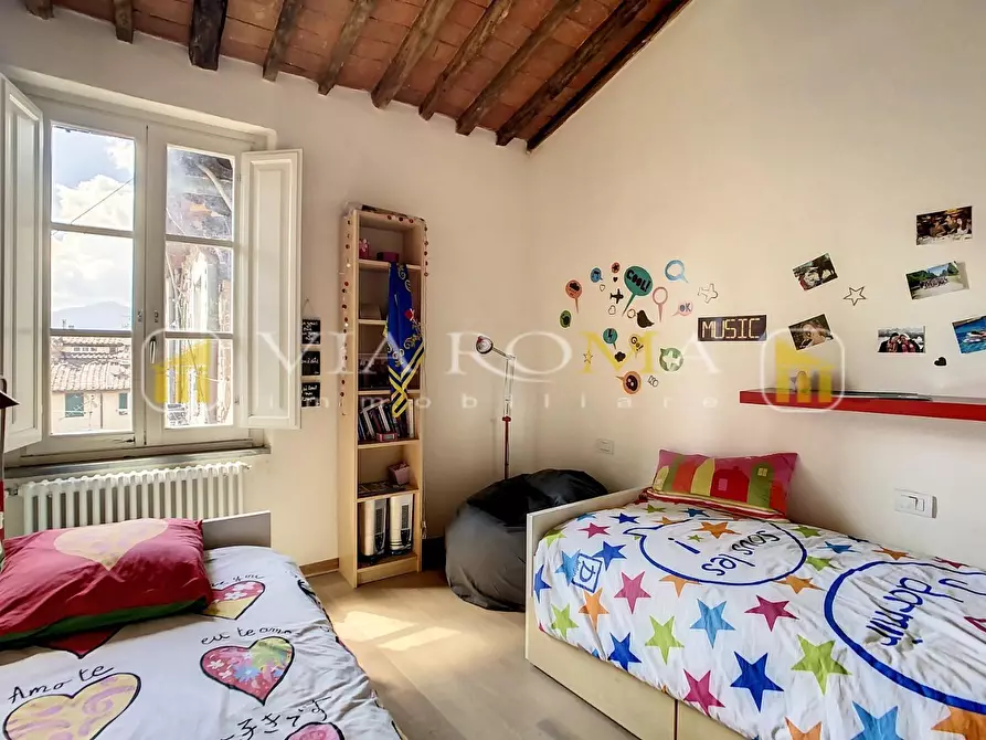 Immagine 20 di Appartamento in vendita  a Lucca