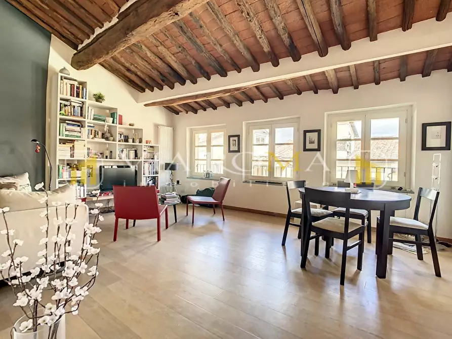 Immagine 13 di Appartamento in vendita  a Lucca
