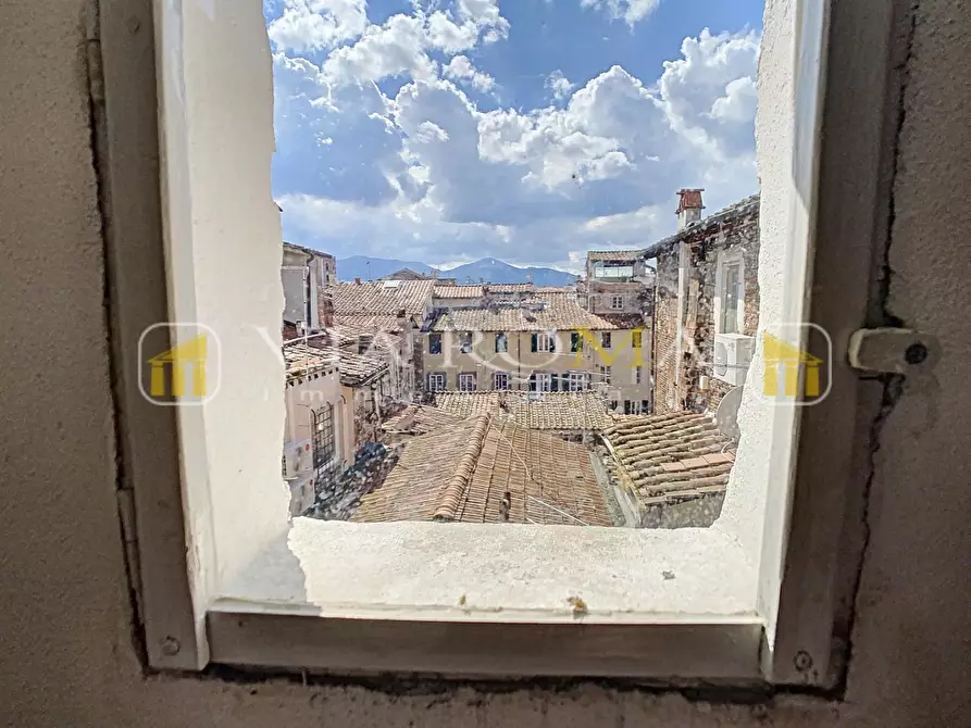 Immagine 47 di Appartamento in vendita  a Lucca