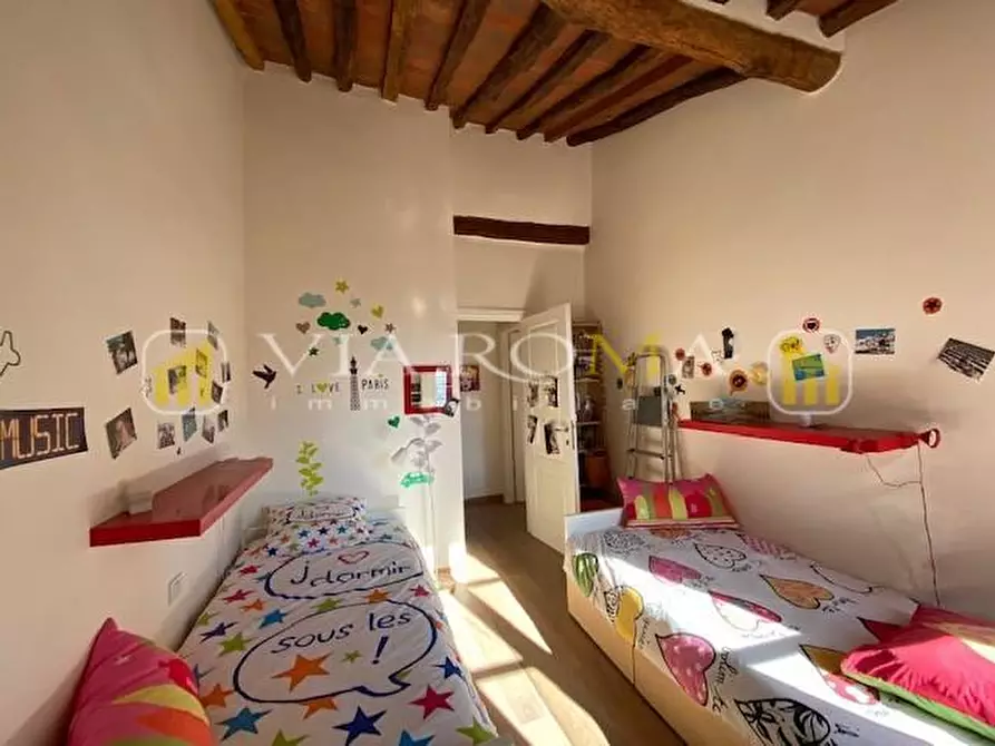 Immagine 11 di Appartamento in vendita  a Lucca