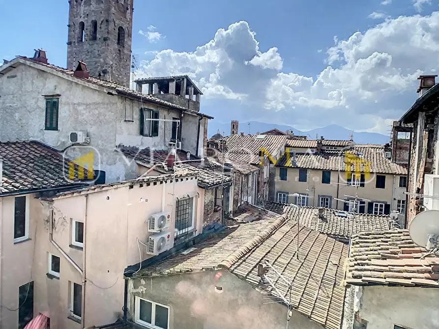 Immagine 25 di Appartamento in vendita  a Lucca