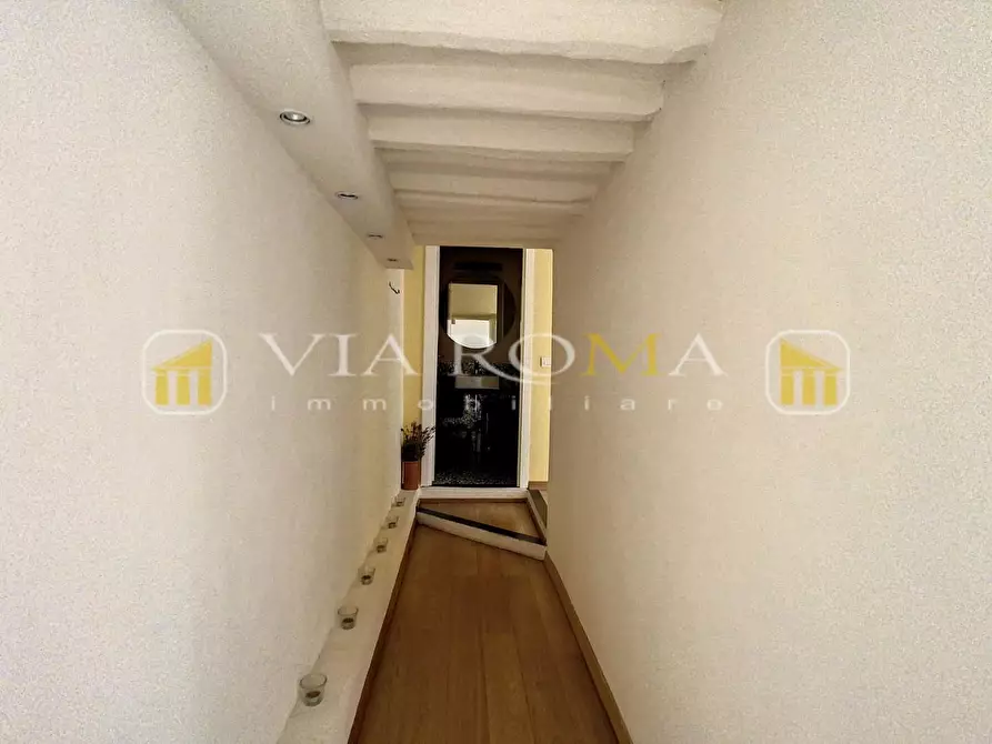 Immagine 30 di Appartamento in vendita  a Lucca