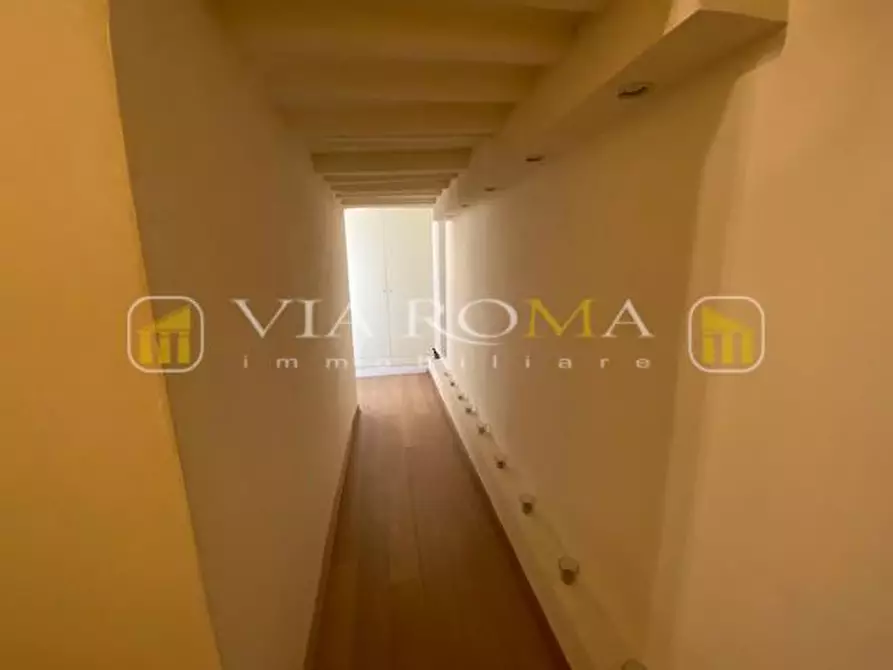 Immagine 10 di Appartamento in vendita  a Lucca