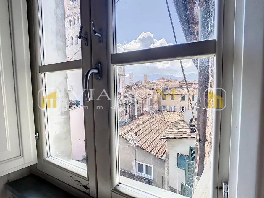 Immagine 23 di Appartamento in vendita  a Lucca
