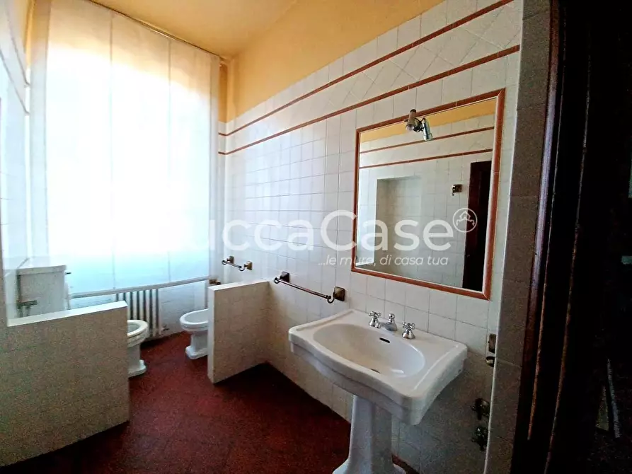 Immagine 15 di Appartamento in vendita  a Lucca