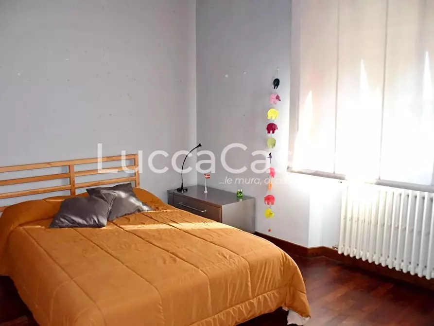 Immagine 17 di Appartamento in vendita  a Lucca