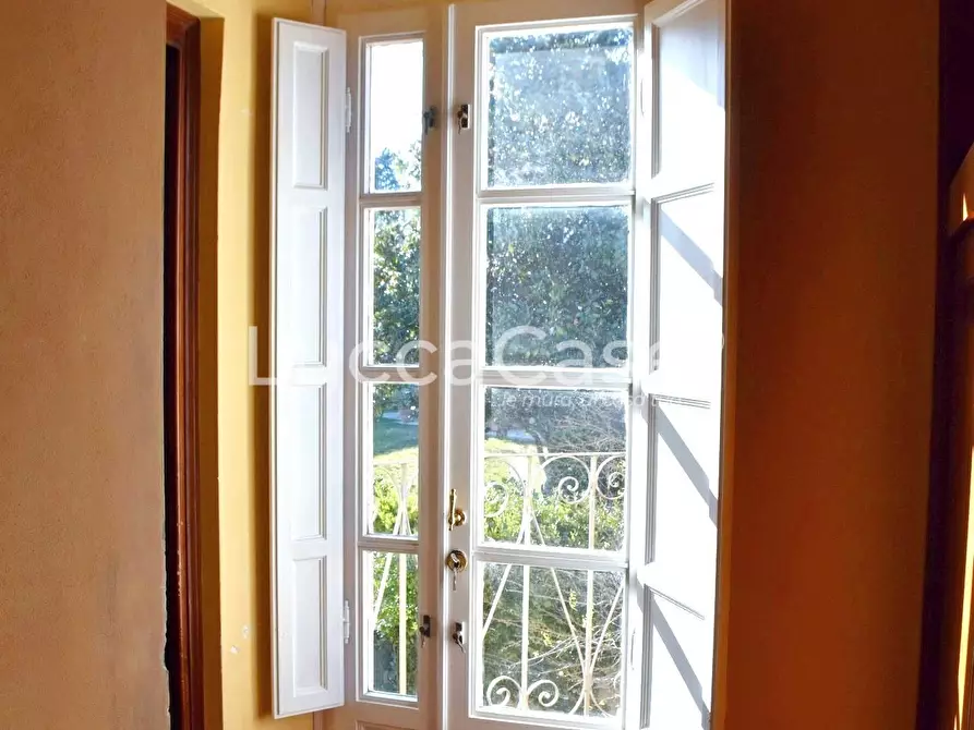 Immagine 12 di Appartamento in vendita  a Lucca