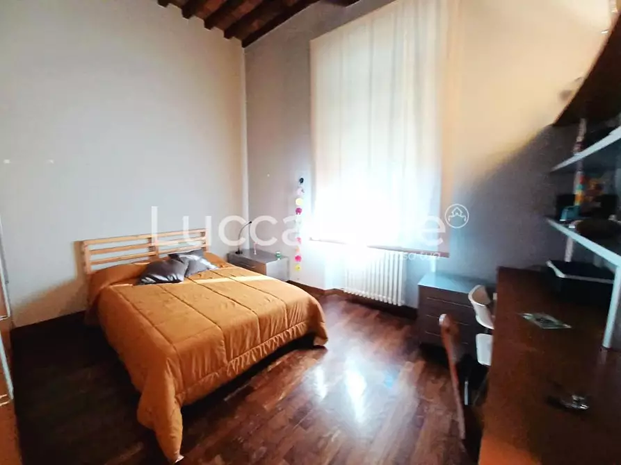 Immagine 16 di Appartamento in vendita  a Lucca