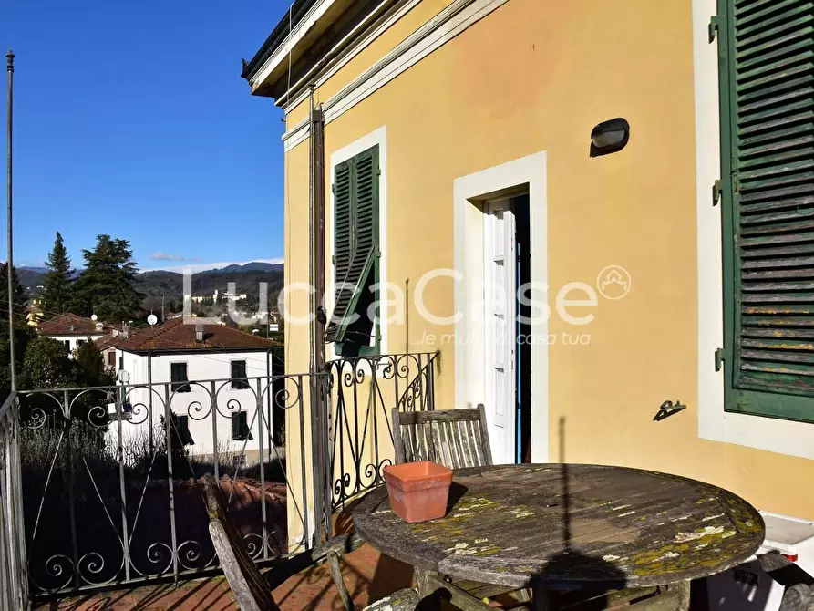 Immagine 3 di Appartamento in vendita  a Lucca