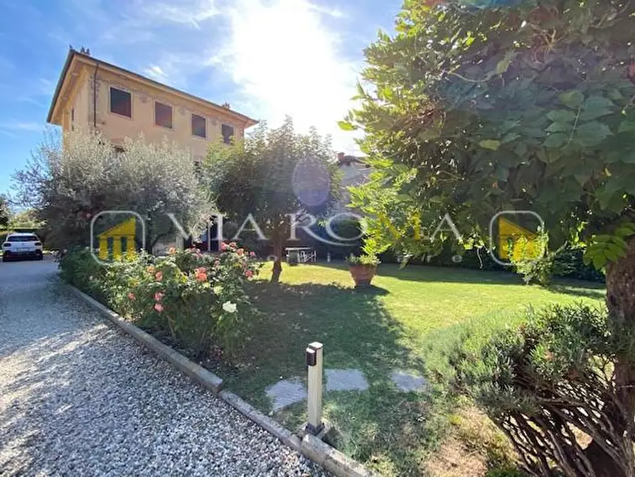 Immagine 38 di Villa in vendita  a Capannori