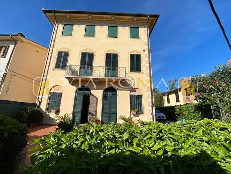 Immagine 32 di Villa in vendita  a Capannori