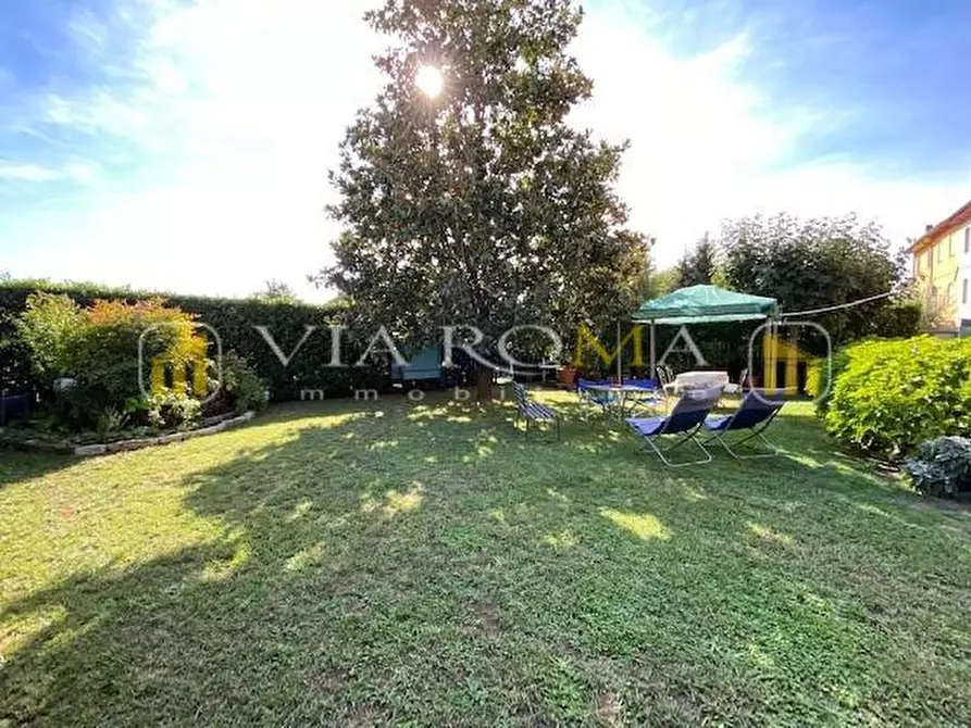 Immagine 35 di Villa in vendita  a Capannori