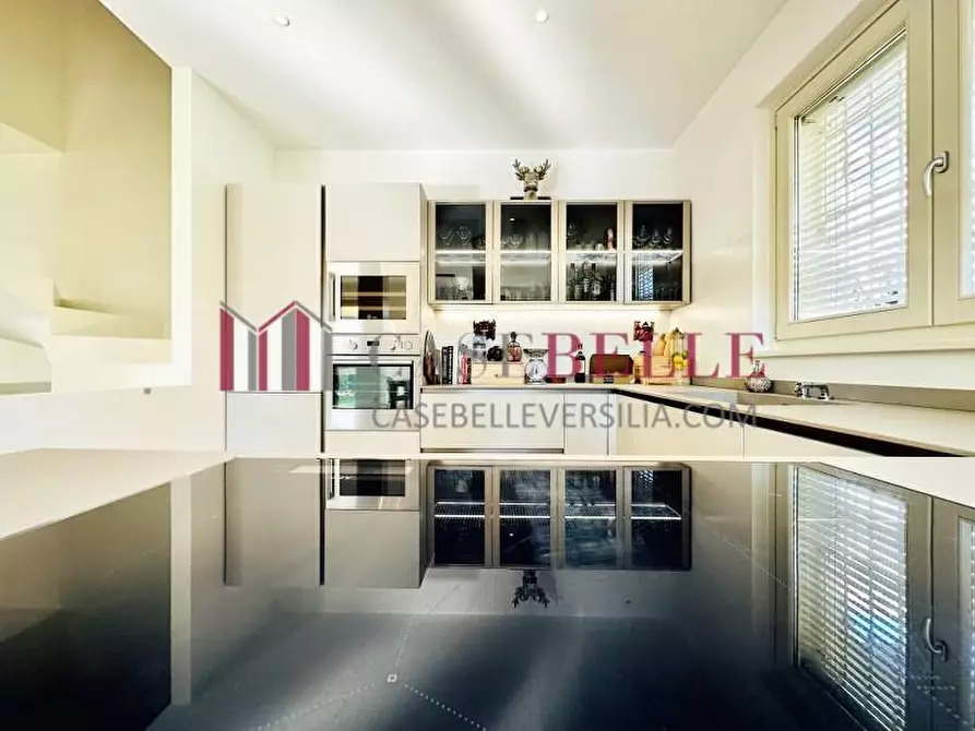 Immagine 10 di Casa bifamiliare in affitto  a Forte Dei Marmi