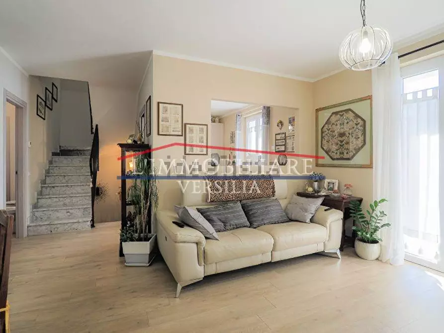 Immagine 2 di Villetta a schiera in vendita  a Massa