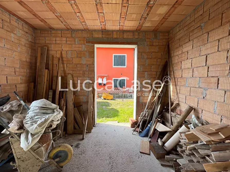 Immagine 15 di Villa in vendita  a Capannori