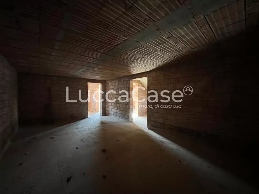 Immagine 13 di Villa in vendita  a Capannori